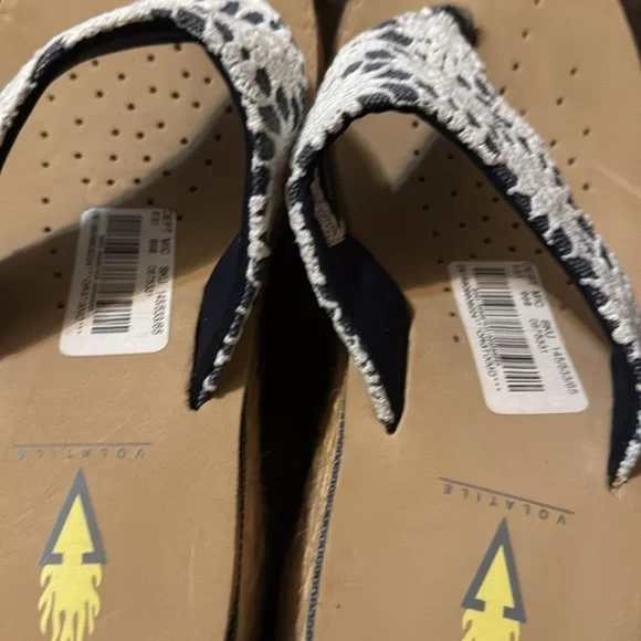 *NWT Volatile, size 8, blue and white - Picture 7 of 8